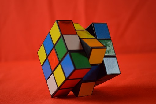 Rubik-cube, формата, която отличава, лицензиран представител по индустриална собственост, регистрира търговски марки и папенти в България, Европа и САЩ
